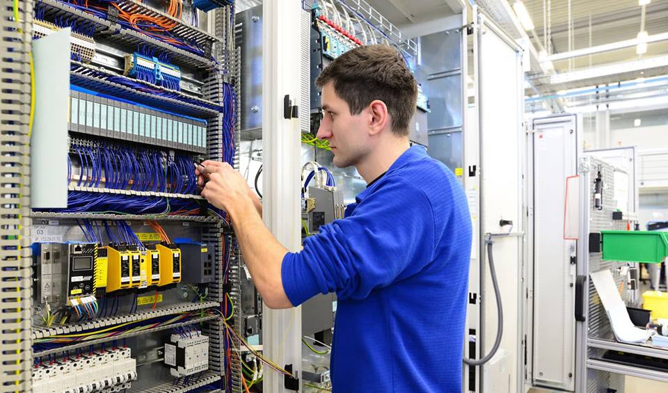 65f854814fd223fc3678ef17_64ecb591a2f523d7cc5e09a7_plc-programmer-job-1