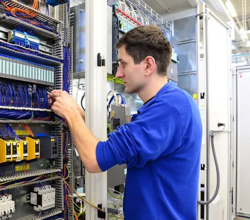 65f854814fd223fc3678ef17_64ecb591a2f523d7cc5e09a7_plc-programmer-job-1